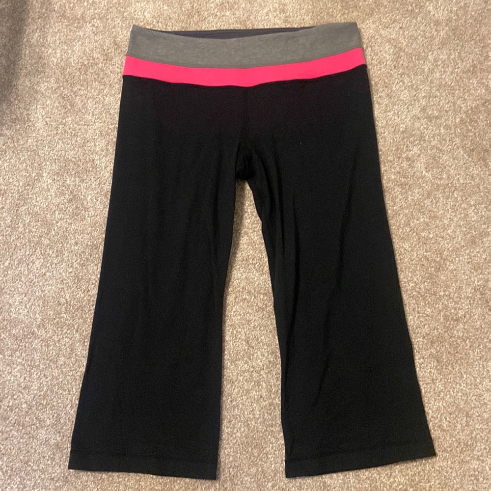 Lululemon cropped yoga pants